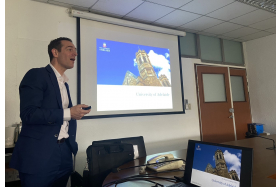 阿得雷德大學英語中心總經理Simon Futo先生簡介該校EMI教學資源與英語文學習課程規劃