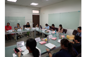 社群成員們彼此分享各自領域遇到的困難以及經驗，增加不同視角的觀點