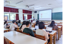 江謝逸帆生資工程師授課畫面