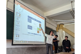 第一名組別同學回答聽眾提問